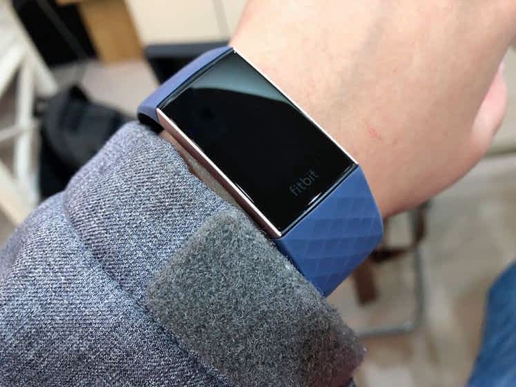 支援行动支付智慧手表推荐 Fitbit charge 3进阶版健康运动手环 还能绑定信用卡支付